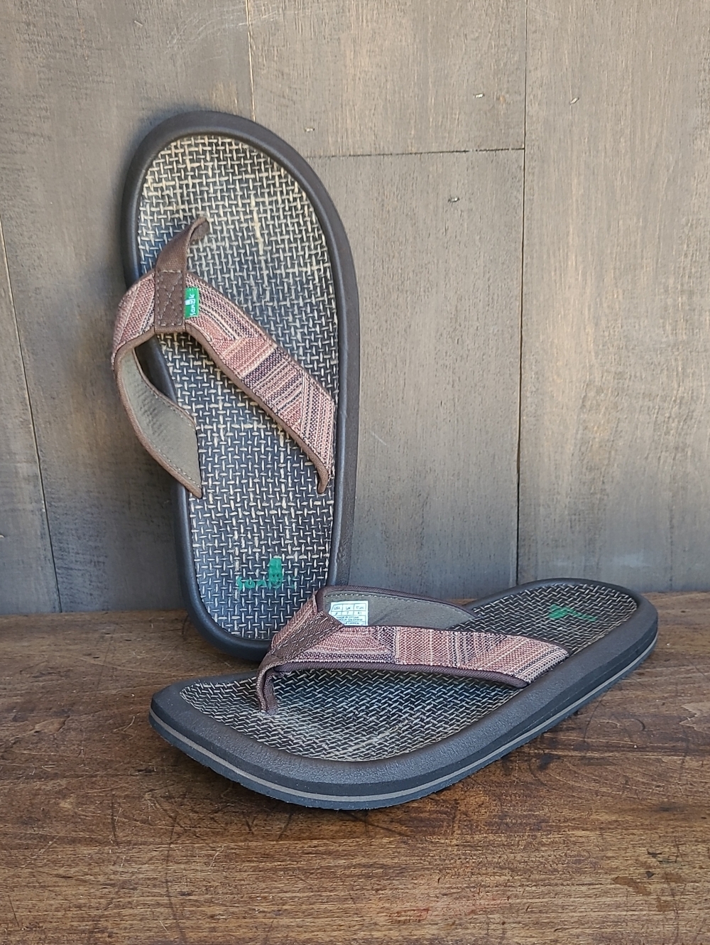 Sanuk Sandals Men's sz 8 Brown Tapestry Toe Post Flip Flops